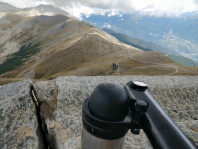 Espresso on top of the Jafferau (with the Handpresso coffe maker)